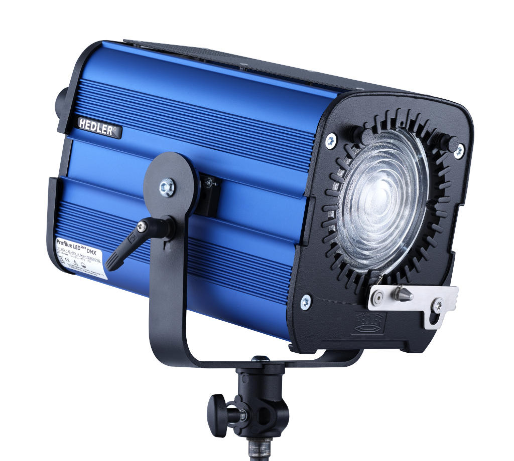 Blaue HEDLER Profilux LED 2000 DMX Studioleuchte mit Fresnel-Linse